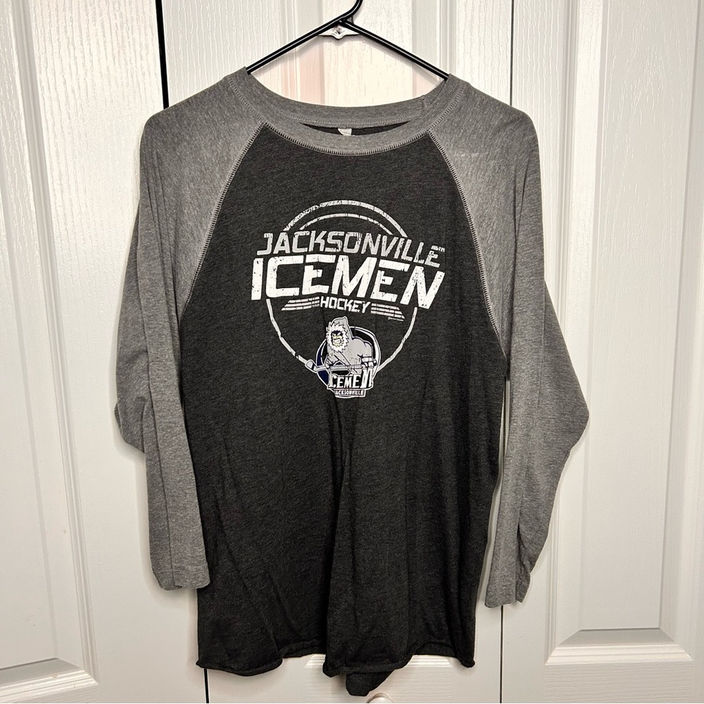 Jacksonville Icemen Hockey 3/4 Sleeve Crew Neck Shirt Size Medium Raw Hem‎ Gray